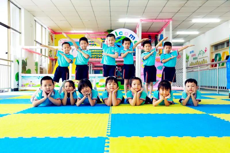 Innocence builds the dream sails sails sails -- Zhengbo kindergarten big class graduation ceremony
