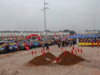 Thousands of people gather together to witness the glory -- the opening ceremony of Zhengbozhi Neng Shoe Industrial Park came to a successful conclusion